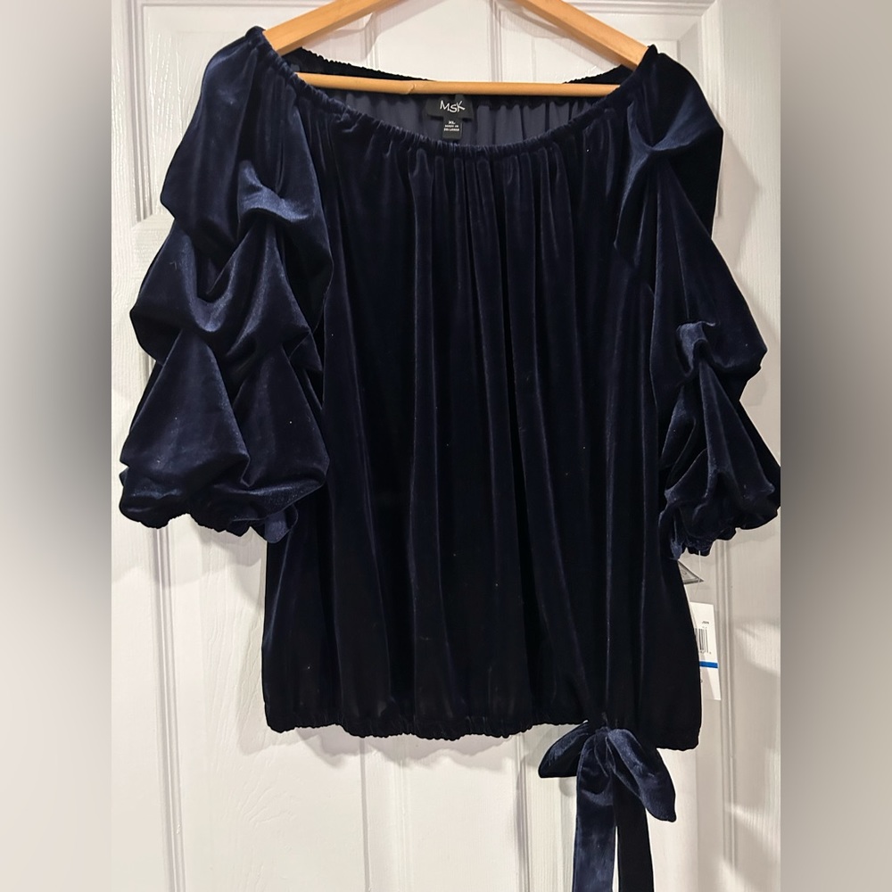 Velvet blouse, MAK, new with tags. Perfect for the holidays!